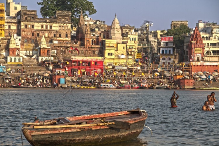 Pilgrims taking bath in Ganges in Benaras