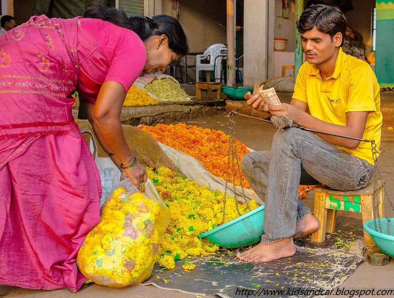 Man counting rupees Gudimalakapur flower market Hyderabad